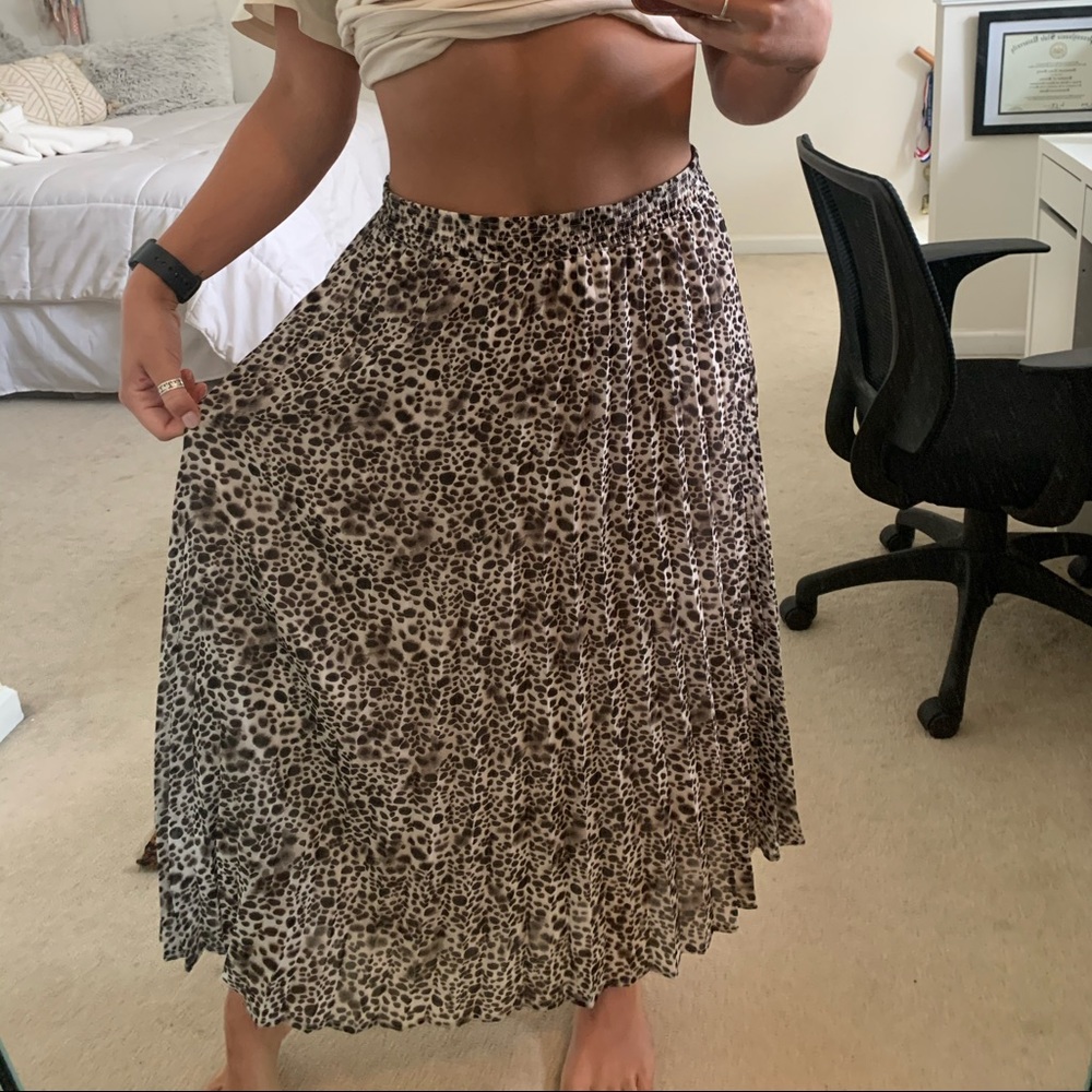Animal print pleated skirt
